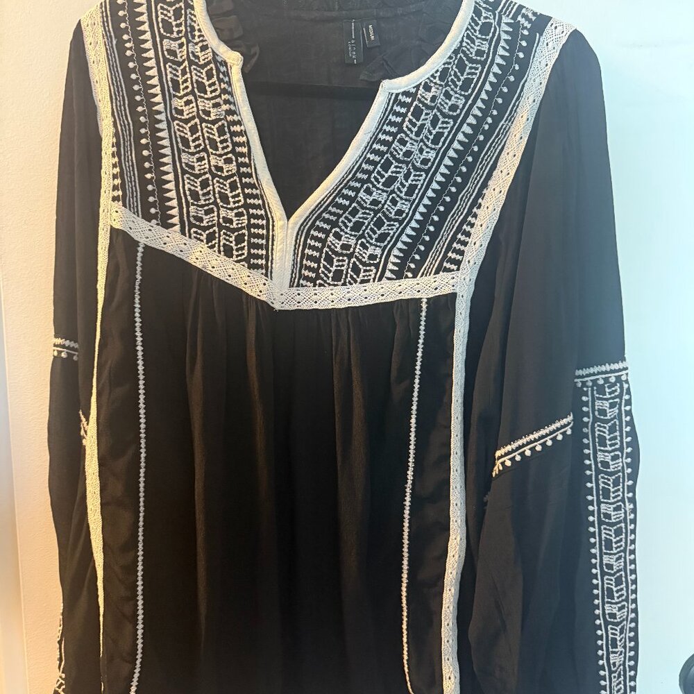 Anthropologie Black and White Anihera peasant top with embroidery